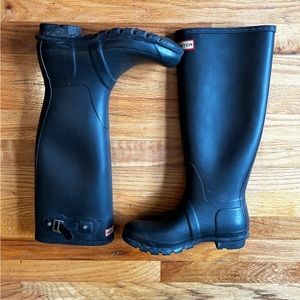 Tall Matte Black Hunter Rainboot - size 8